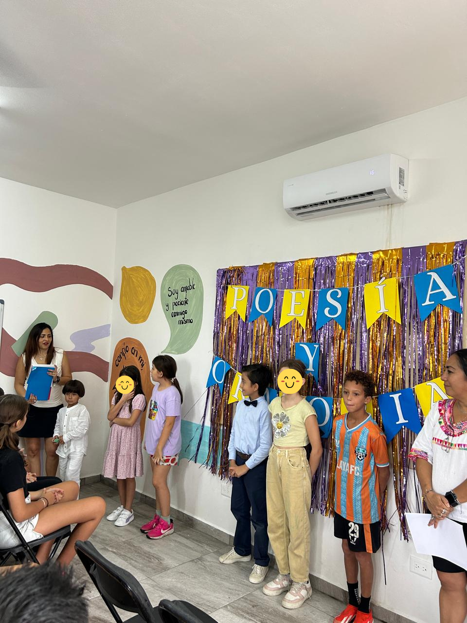 escuela-en-playa-del-carmen-brindando-reconocimientos-a-los-alumnos