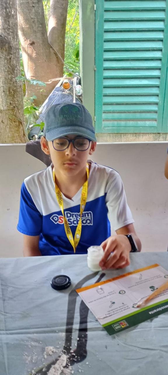 alumno-de-escuelas-en-playa-del-carmen-en-mesa